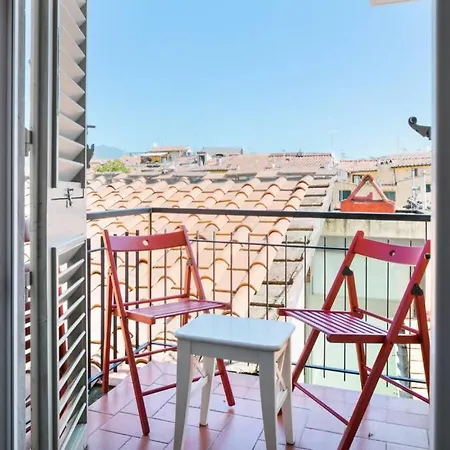 A Touch Of History, In Santa Reparata Apartment Florence